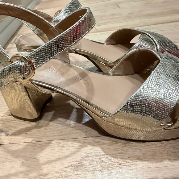 Aerosoles Gold Women's Sandals - Picture 7 of 7